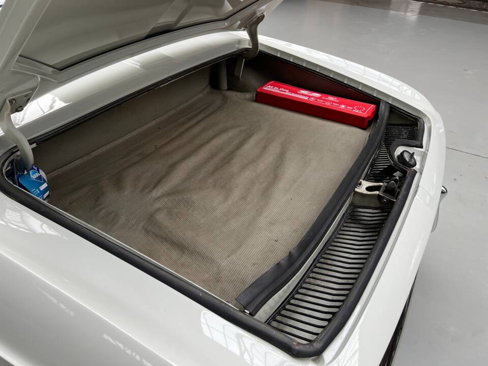 Image 21/37 of Volkswagen Karmann Ghia 1600 L (1968)