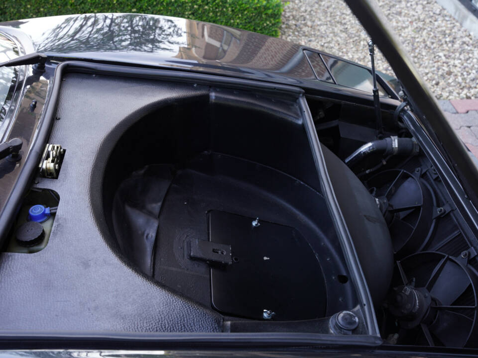 Image 18/50 of Ferrari 328 GTS (1987)