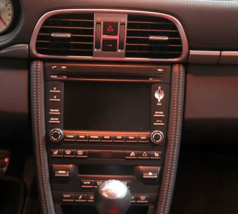 Image 18/50 of Porsche 911 Carrera 4S (2011)