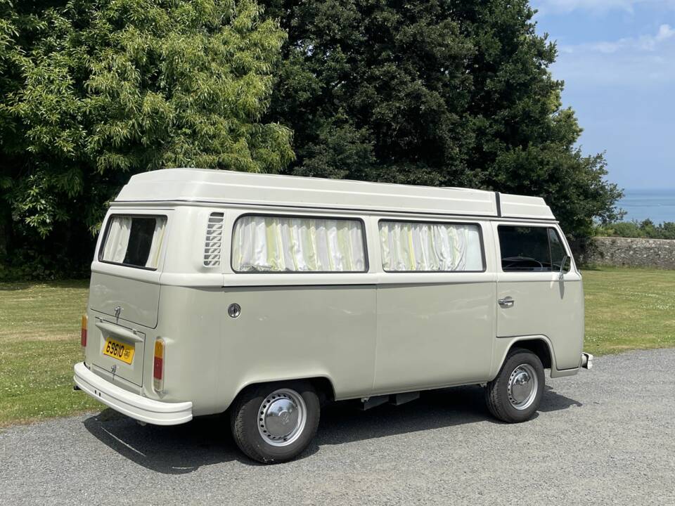 Bild 5/12 von Volkswagen T2b Westfalia (1975)