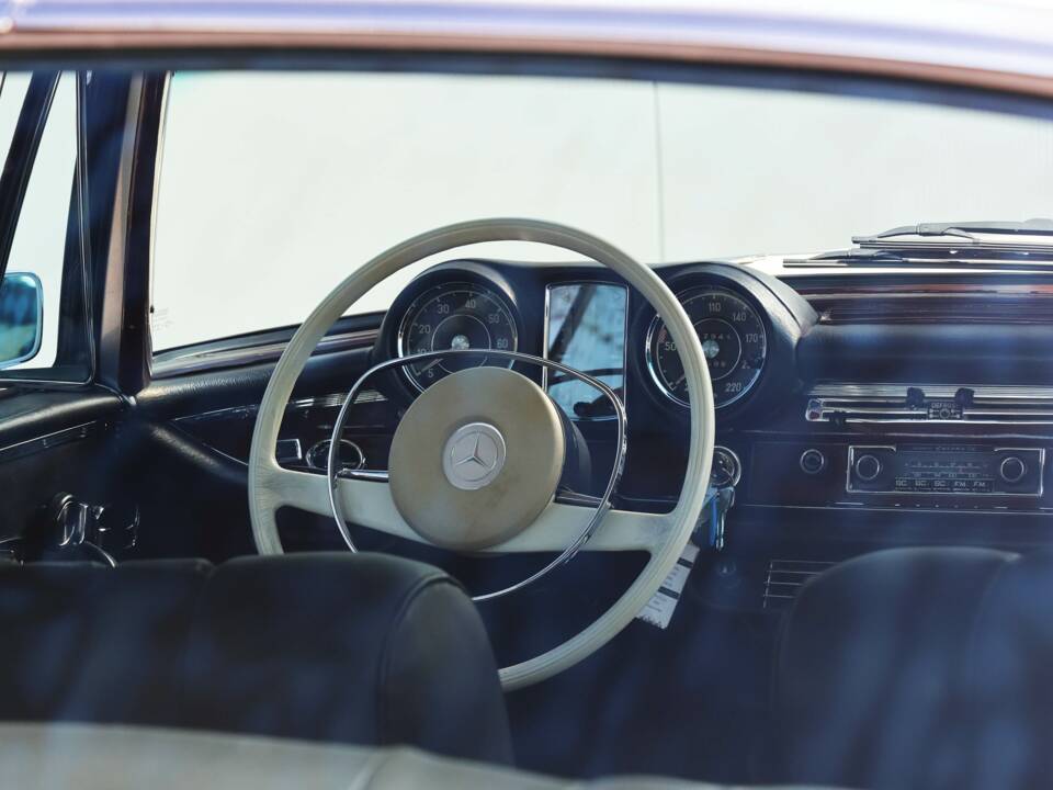 Imagen 31/43 de Mercedes-Benz 280 SE (1968)