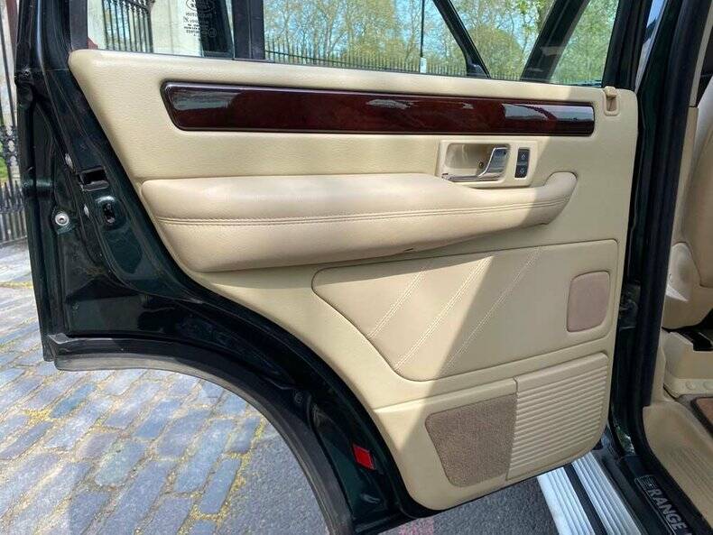 Image 39/50 de Land Rover Range Rover 4.6 Vogue (2001)