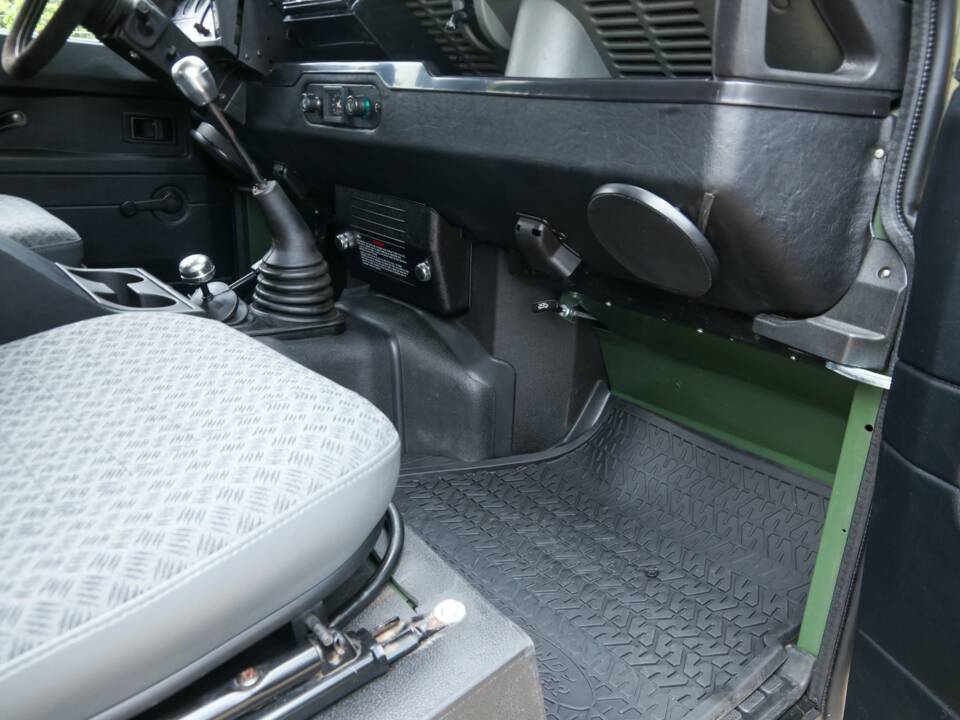 Immagine 22/50 di Land Rover 90 (1990)