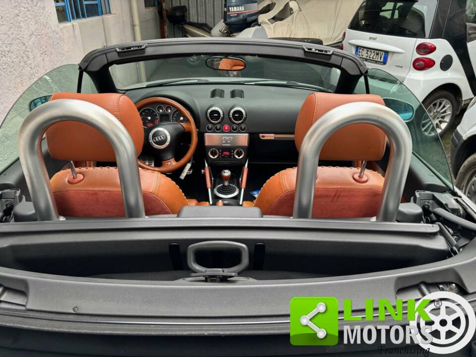 Image 9/10 of Audi TT 1.8 T quattro (2000)