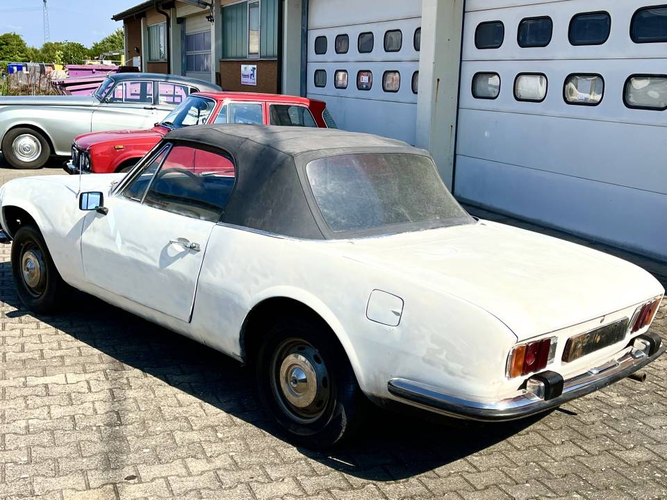 Image 3/10 of Peugeot 504 Convertible (1970)
