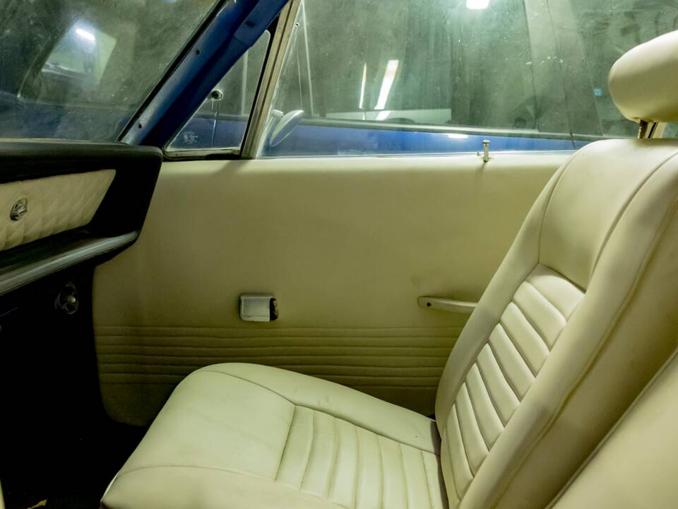 Image 38/50 of Chrysler 300 L (1970)