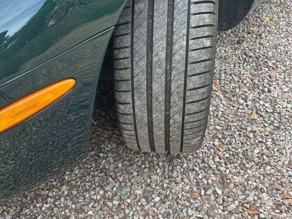 Image 15/18 of Jaguar XK8 4.0 (1998)