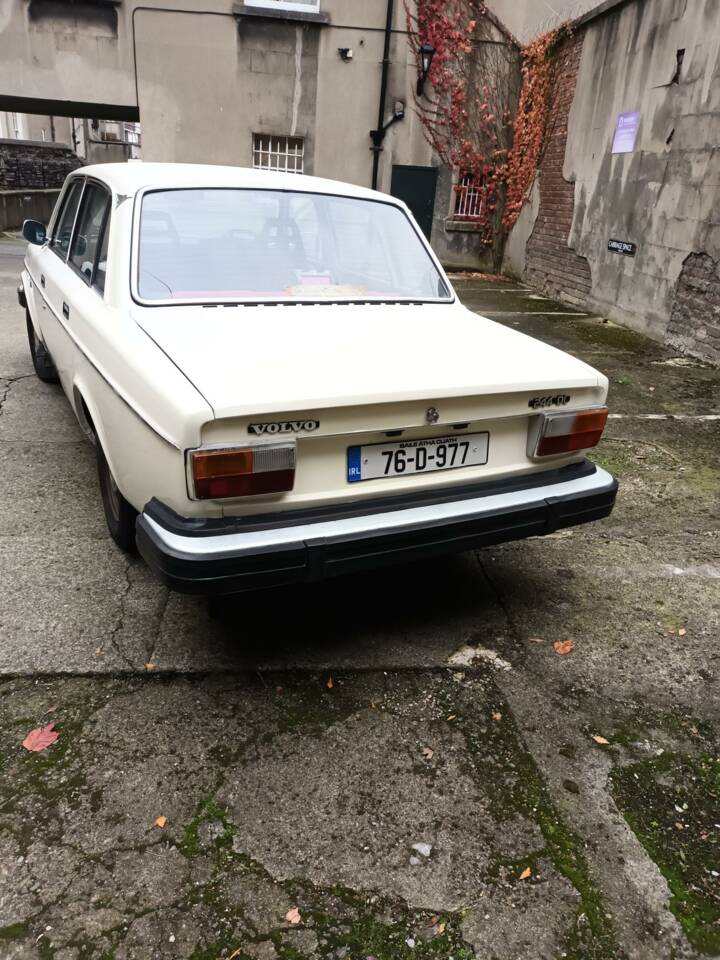 Image 4/8 of Volvo 244 DL (1976)