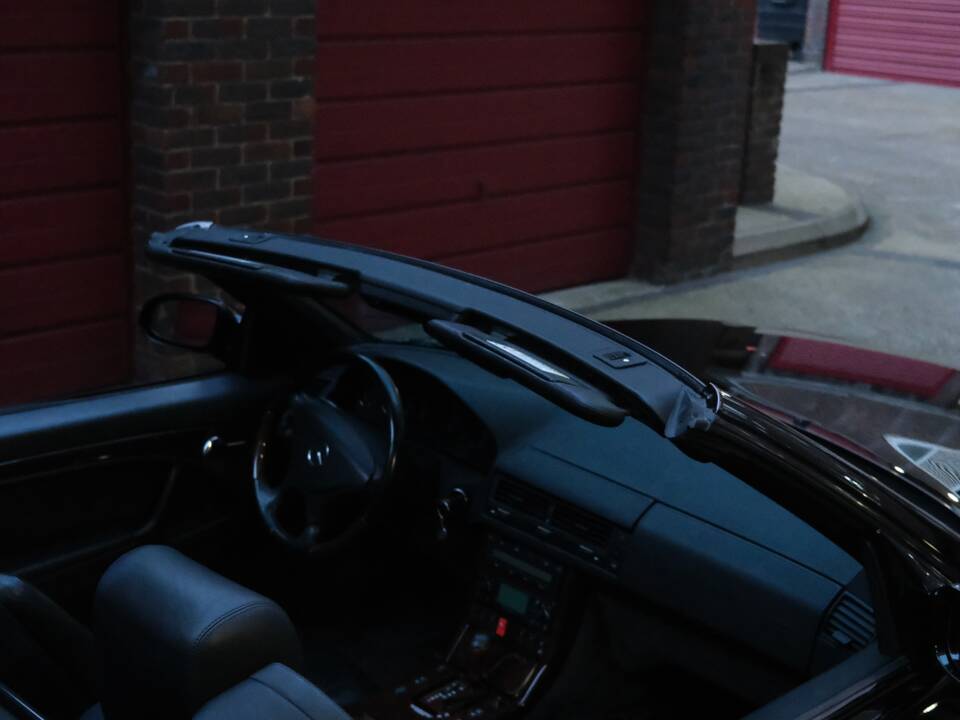 Image 67/100 of Mercedes-Benz SL 600 (1998)