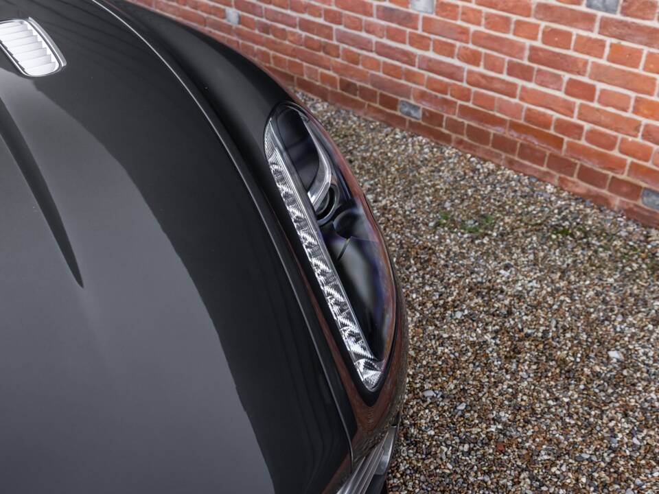 Bild 27/79 von Aston Martin DB 9 GT Volante (2017)