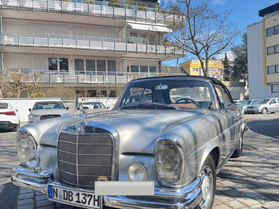 Image 13/37 de Mercedes-Benz 250 SE (1966)
