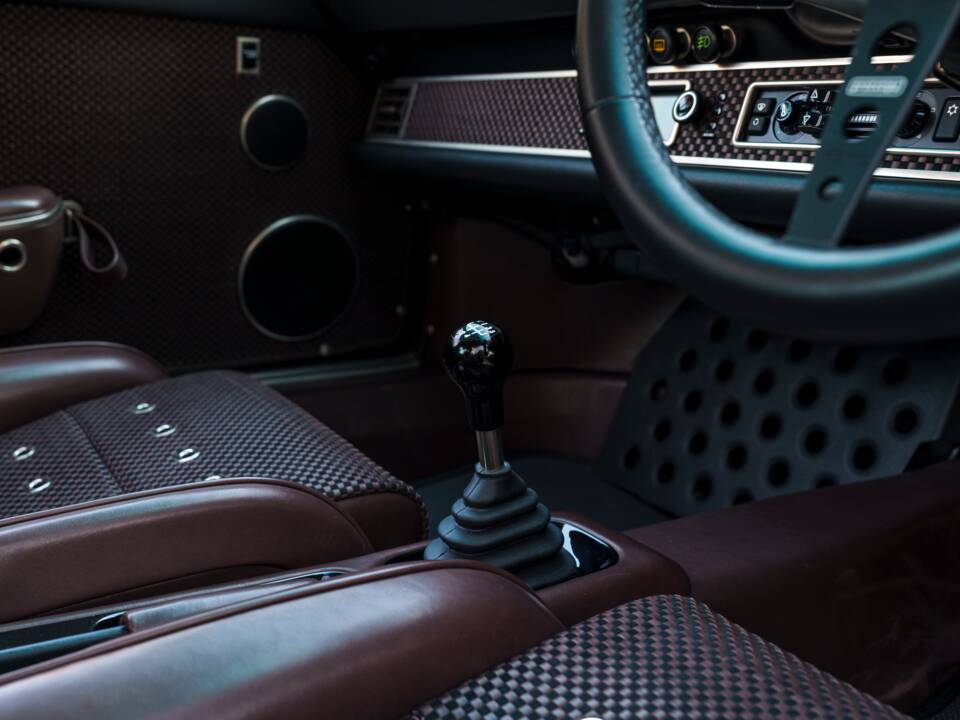 Image 24/34 of Porsche 911 Singer (2023)