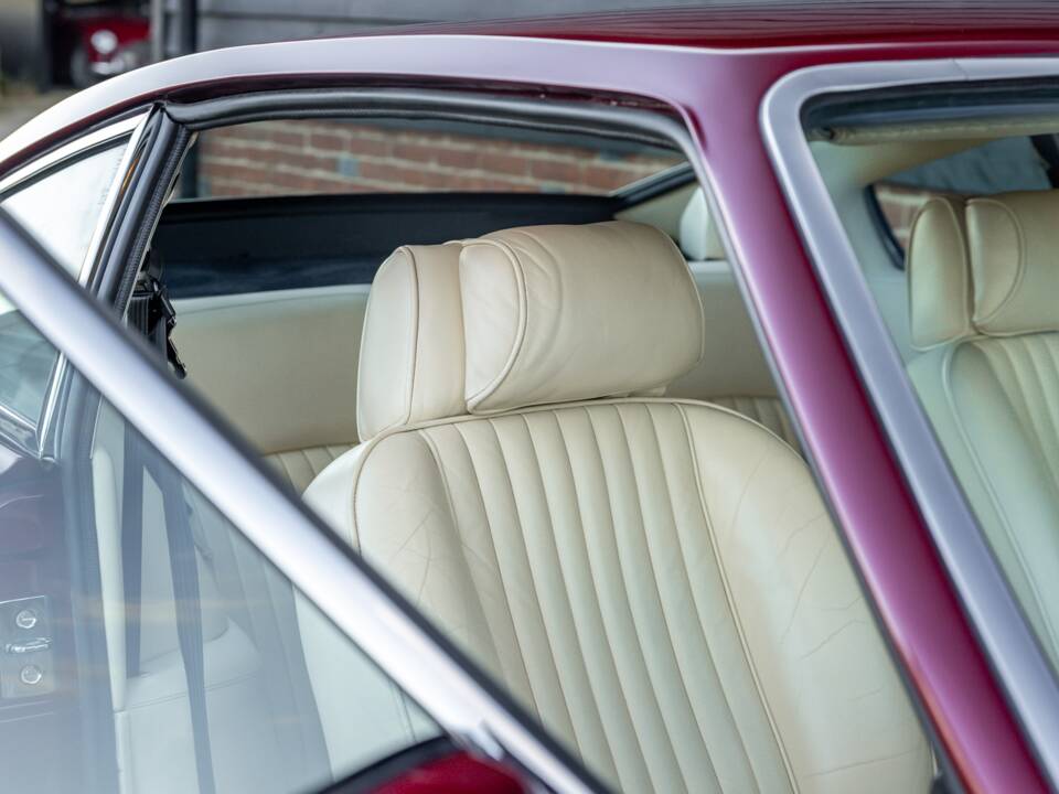 Afbeelding 33/62 van Aston Martin V8 Vantage X-Pack (1987)