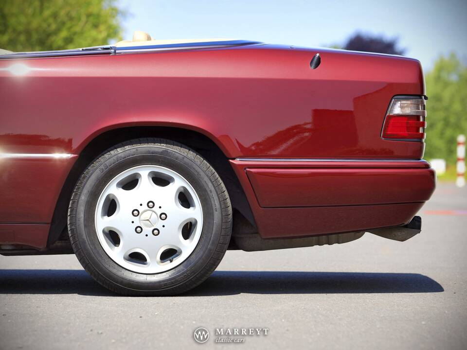 Bild 5/79 von Mercedes-Benz E 220 (1996)