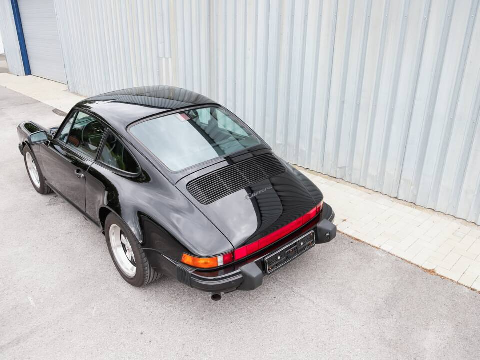 Image 6/108 de Porsche 911 Carrera 3.2 (1989)
