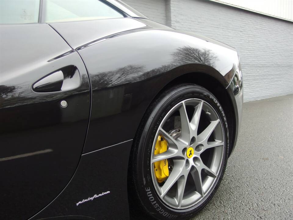 Image 23/99 of Ferrari California (2010)