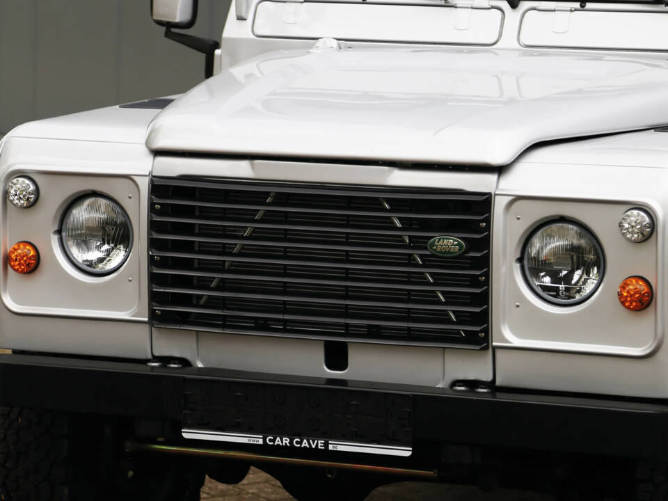 Image 24/49 of Land Rover Defender 90 (1990)