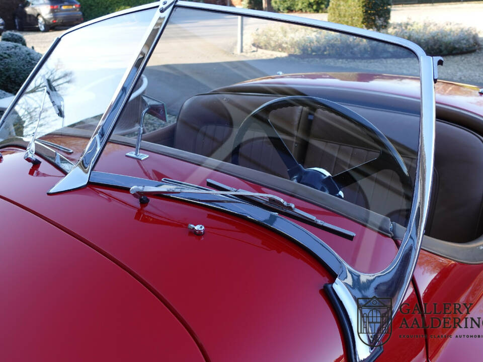 Image 35/50 de Jaguar XK 120 OTS (1954)