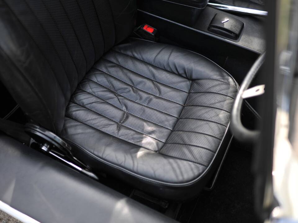 Image 12/37 de Jaguar Type E V12 (1972)