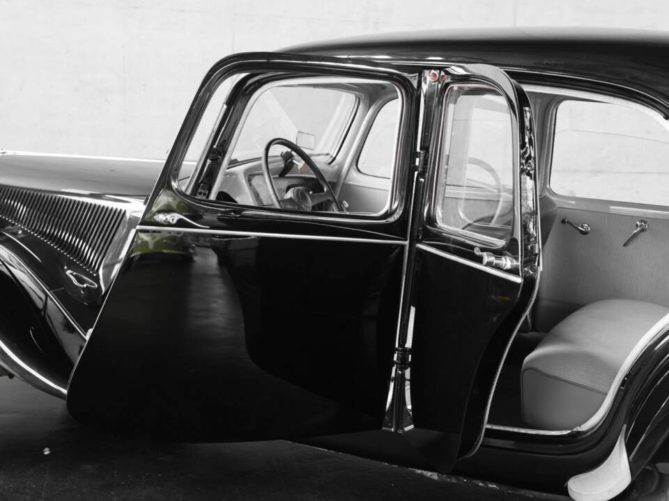 Image 18/50 of Citroën Traction Avant 11 BL (1953)
