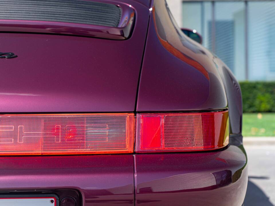 Image 24/46 of Porsche 911 Carrera 4 (1992)