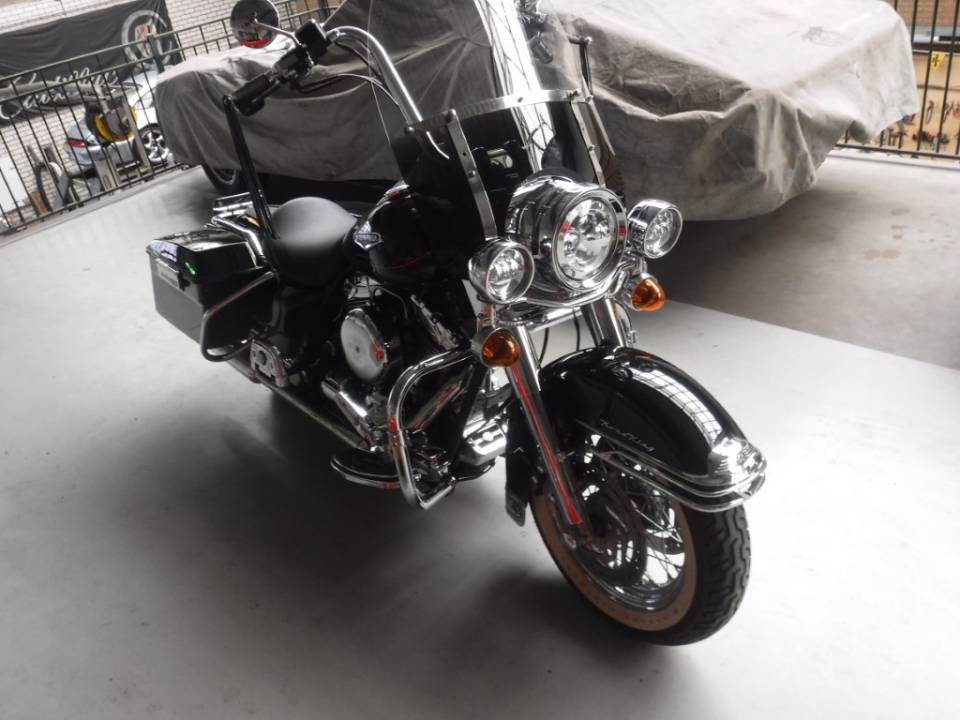 Image 6/18 of Harley-Davidson DUMMY (2001)