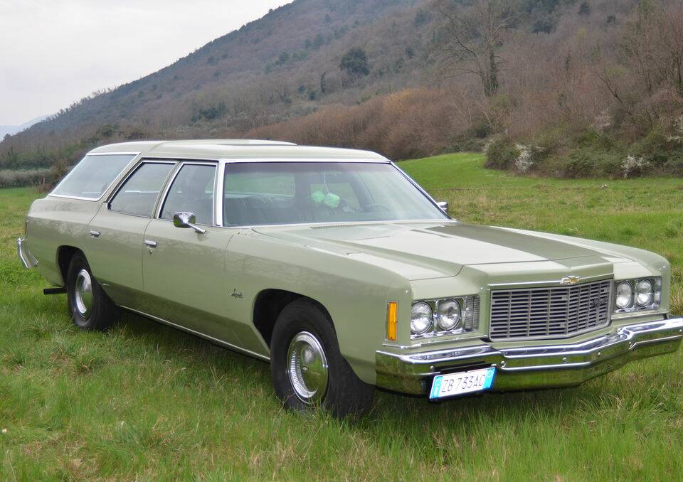 Image 1/8 of Chevrolet Impala Station Wagon (1975)