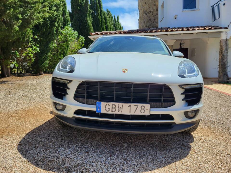 Image 2/8 of Porsche Macan (2017)