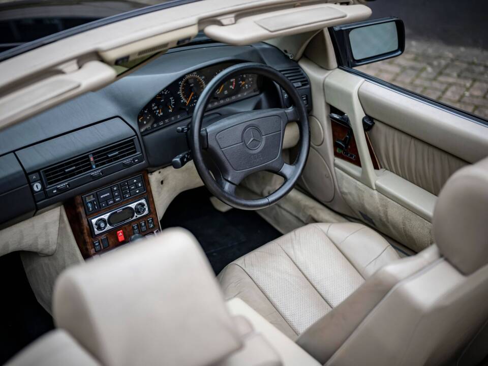 Immagine 4/7 di Mercedes-Benz SL 600 (1993)