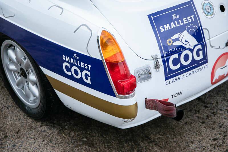 Image 32/42 of MG MGB GT (1972)