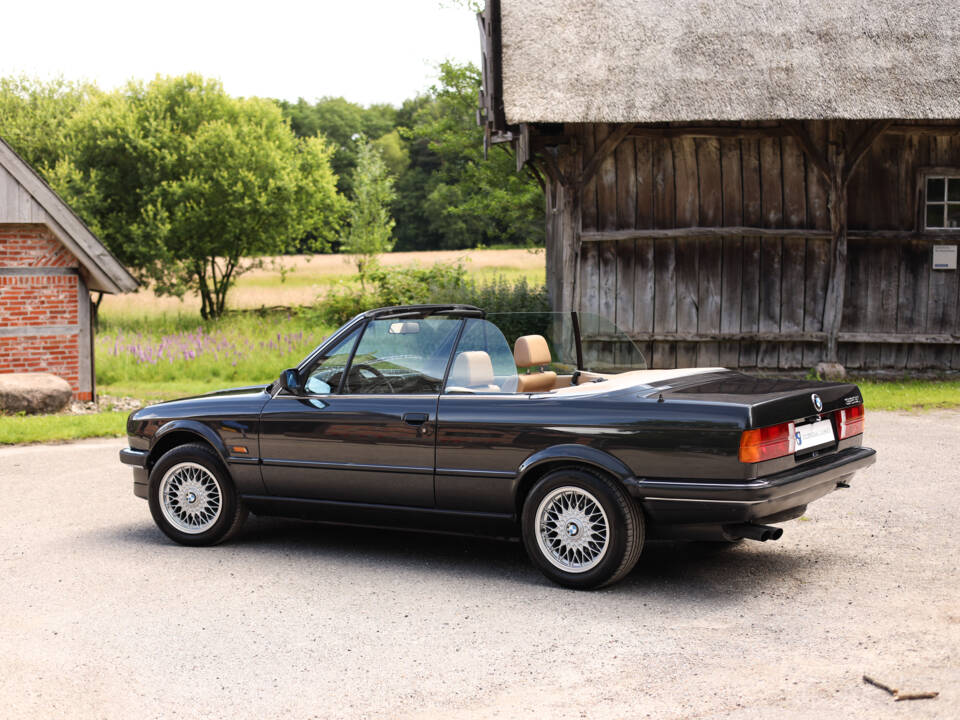 Image 4/66 of BMW 325i (1989)