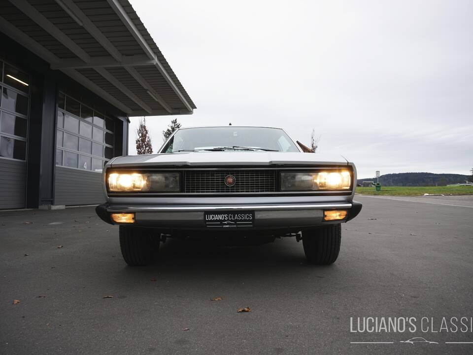 Image 13/66 of FIAT 130 Coupé (1972)