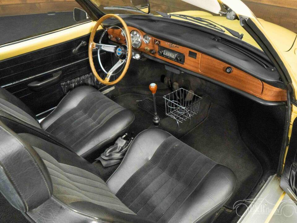 Bild 8/19 von Volkswagen Karmann Ghia 1500 (1971)