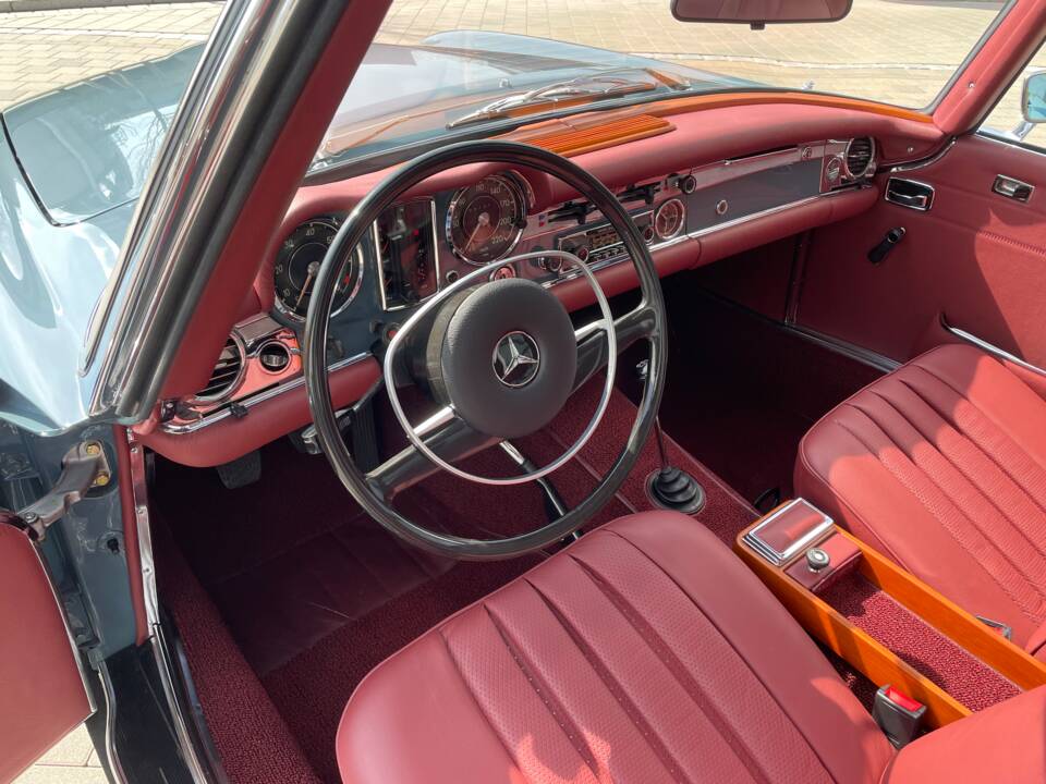 Image 10/20 of Mercedes-Benz 280 SL (1970)