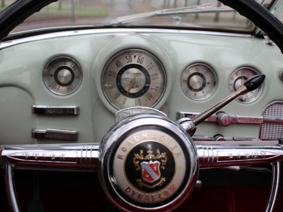 Image 15/27 of Buick Roadmaster (1949)