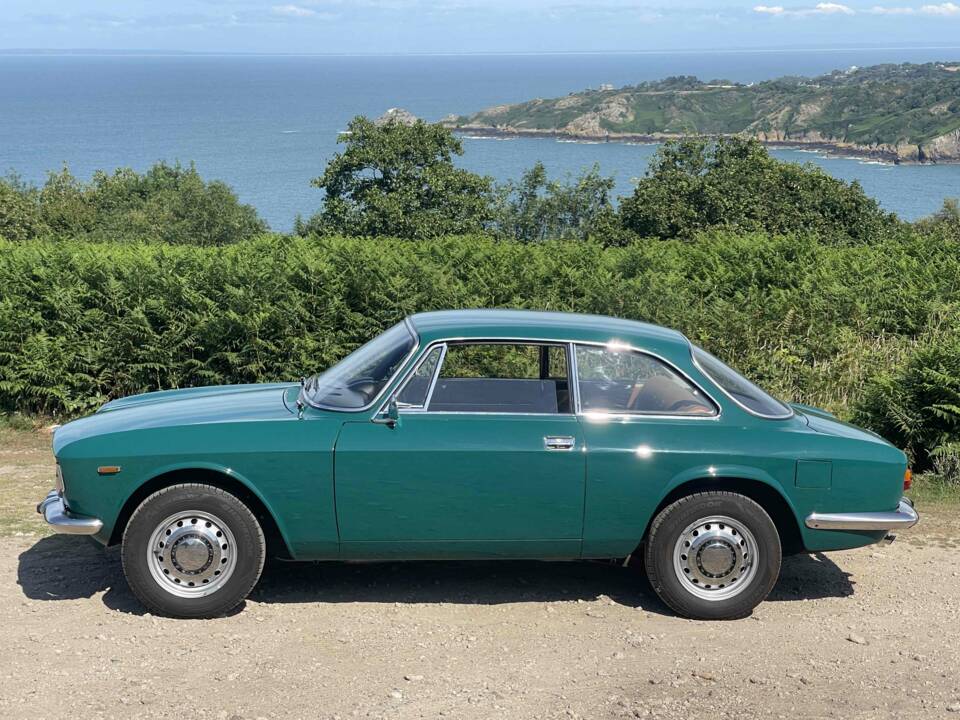 Immagine 2/12 di Alfa Romeo Giulia GT 1300 Junior (1969)