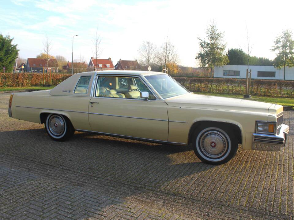 Image 26/56 of Cadillac Coupe DeVille (1977)