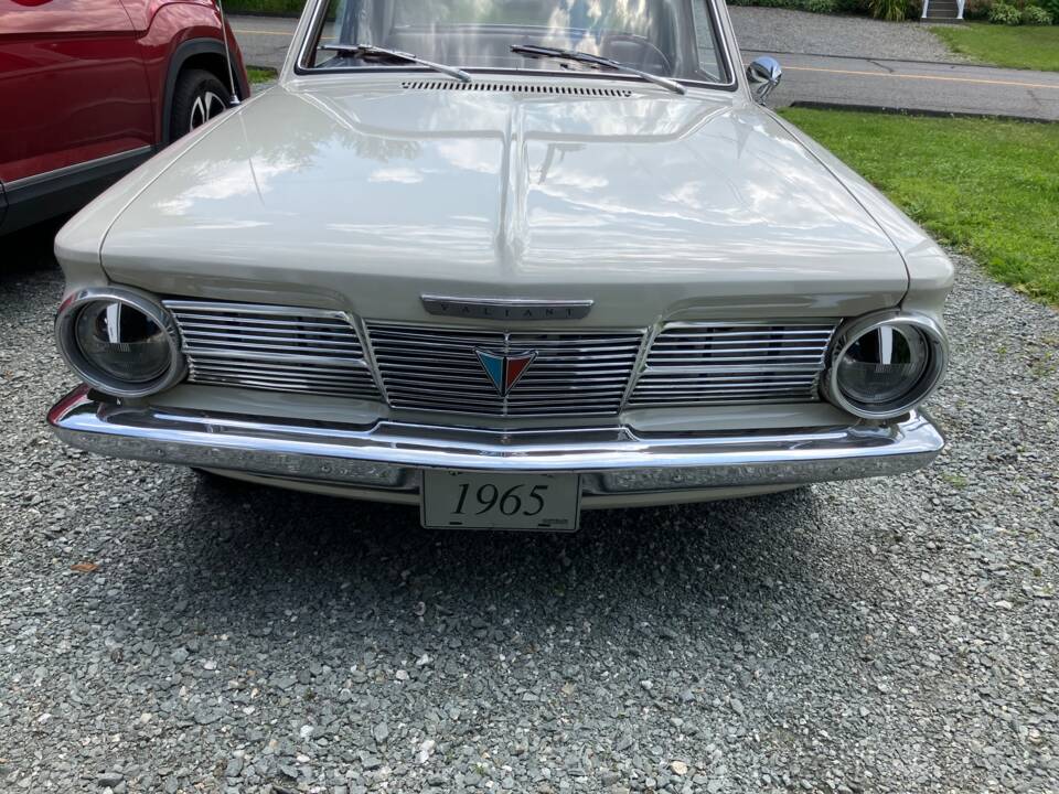 Image 2/8 of Plymouth Valiant 3.7 L (1965)