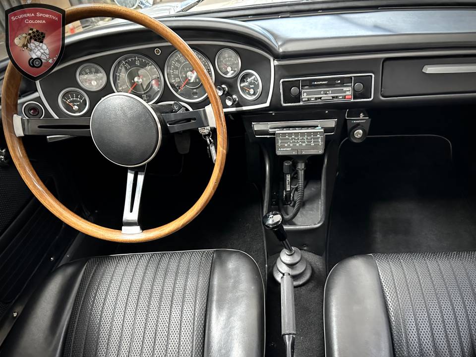 Image 26/53 de BMW 1600 GT (1968)