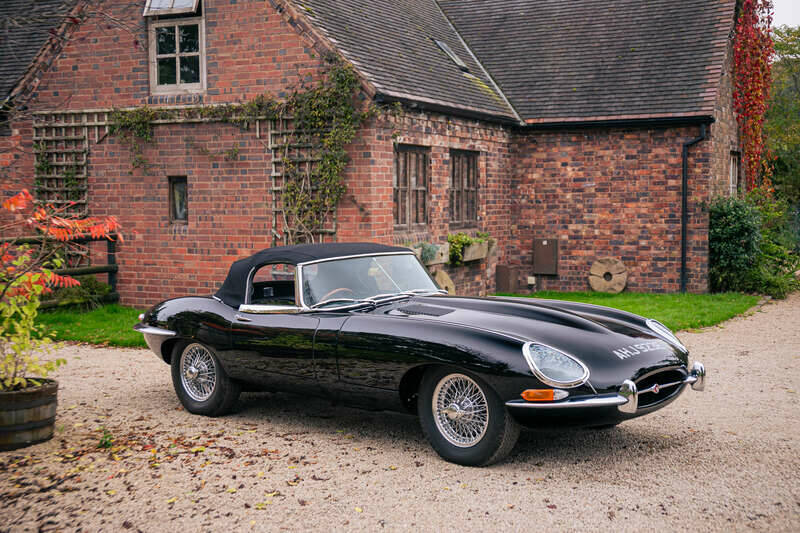 Image 11/50 de Jaguar E-Type (1967)