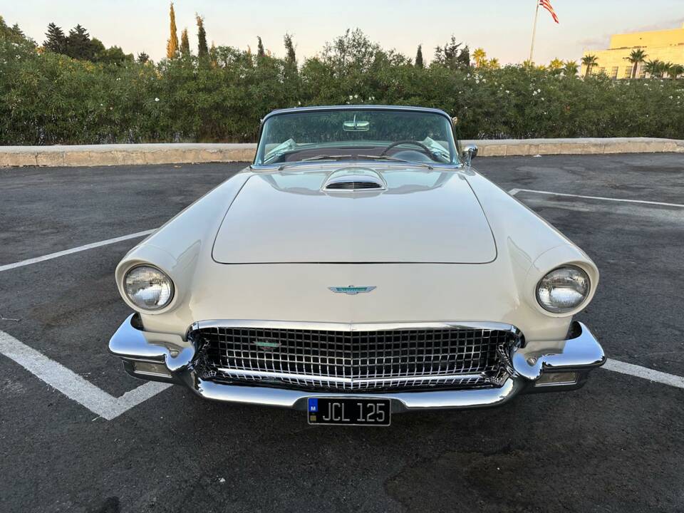 Image 2/18 of Ford Thunderbird (1957)