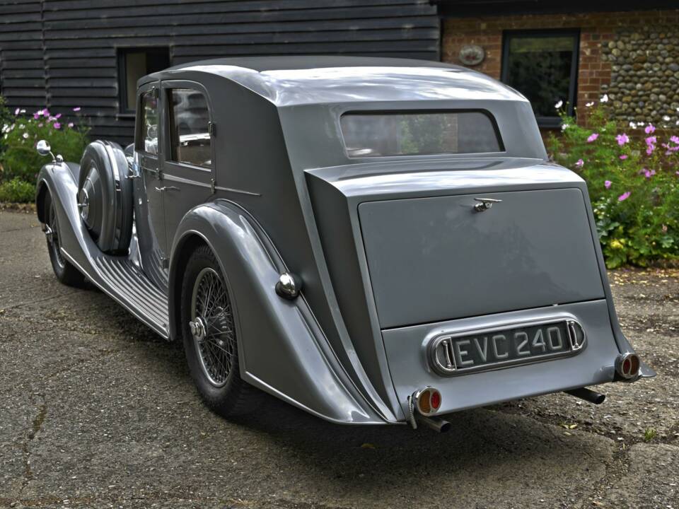 Image 16/50 of Alvis 4.3 Liter Saloon (1940)