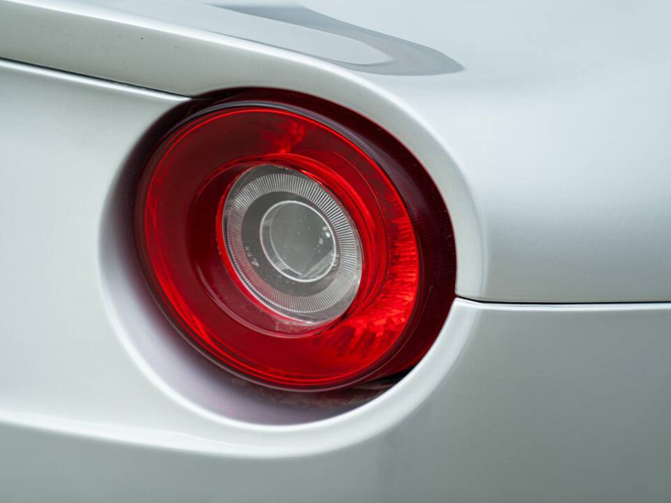 Image 13/50 of Ferrari F12berlinetta (2013)