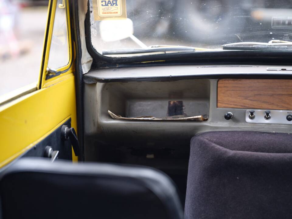 Bild 28/32 von Reliant Regent Van 10cwt (1969)