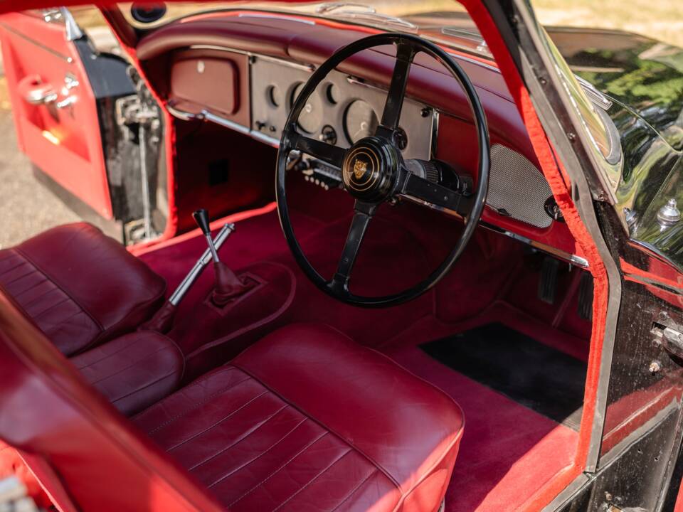 Image 4/21 of Jaguar XK 150 SE FHC (1958)