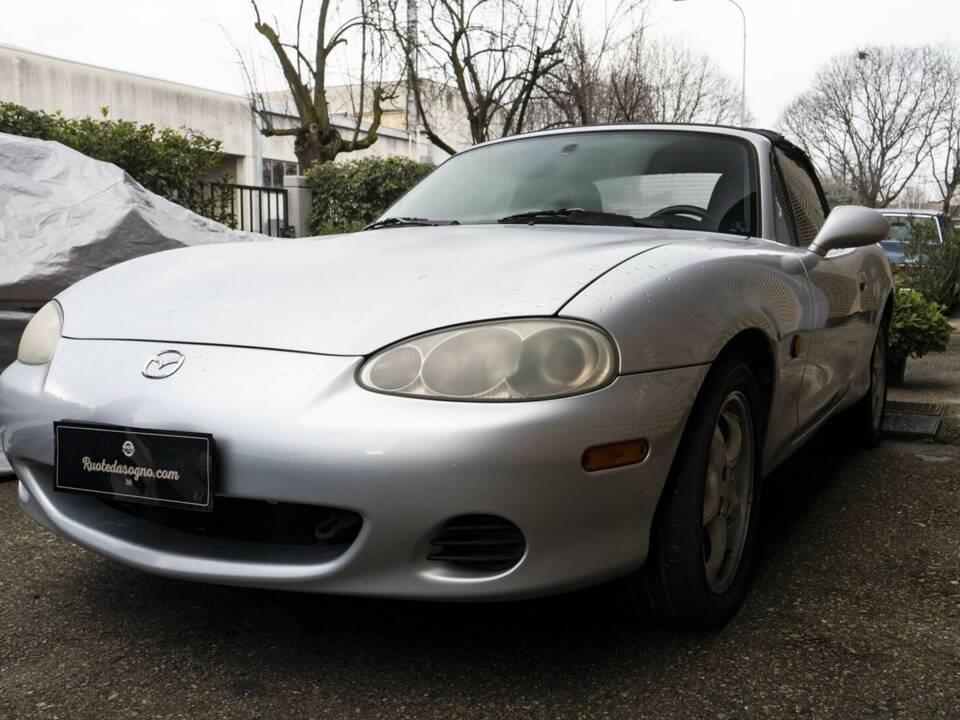 Imagen 1/22 de Mazda MX-5 1.6 (2001)