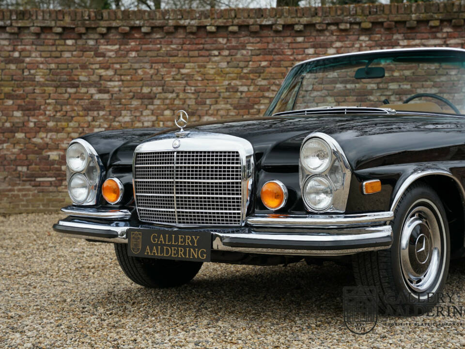 Image 37/50 de Mercedes-Benz 280 SE 3,5 (1971)