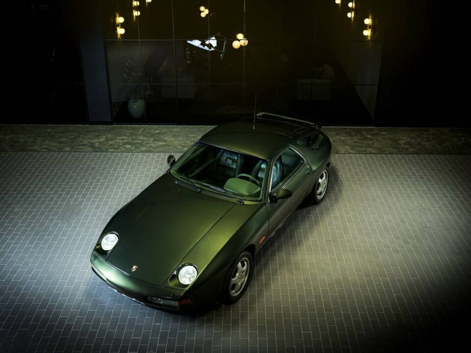 Image 1/15 of Porsche 928 GTS (1992)