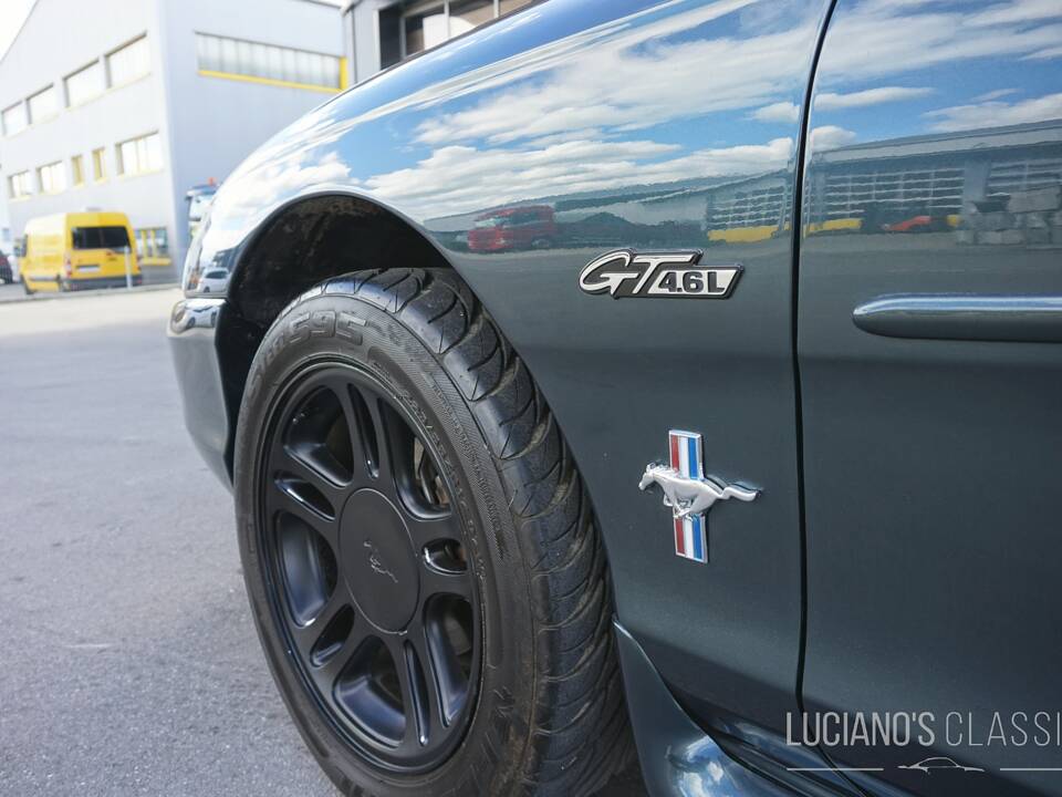 Image 16/38 de Ford Mustang GT (1998)