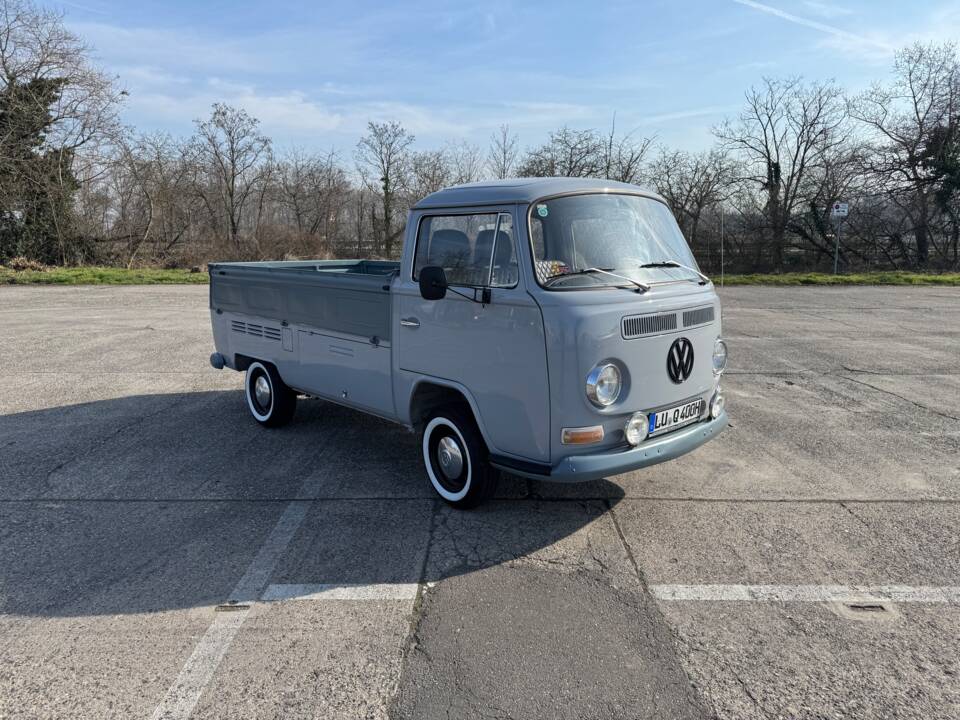 Image 2/16 of Volkswagen T2 a&#x2F;b (1972)